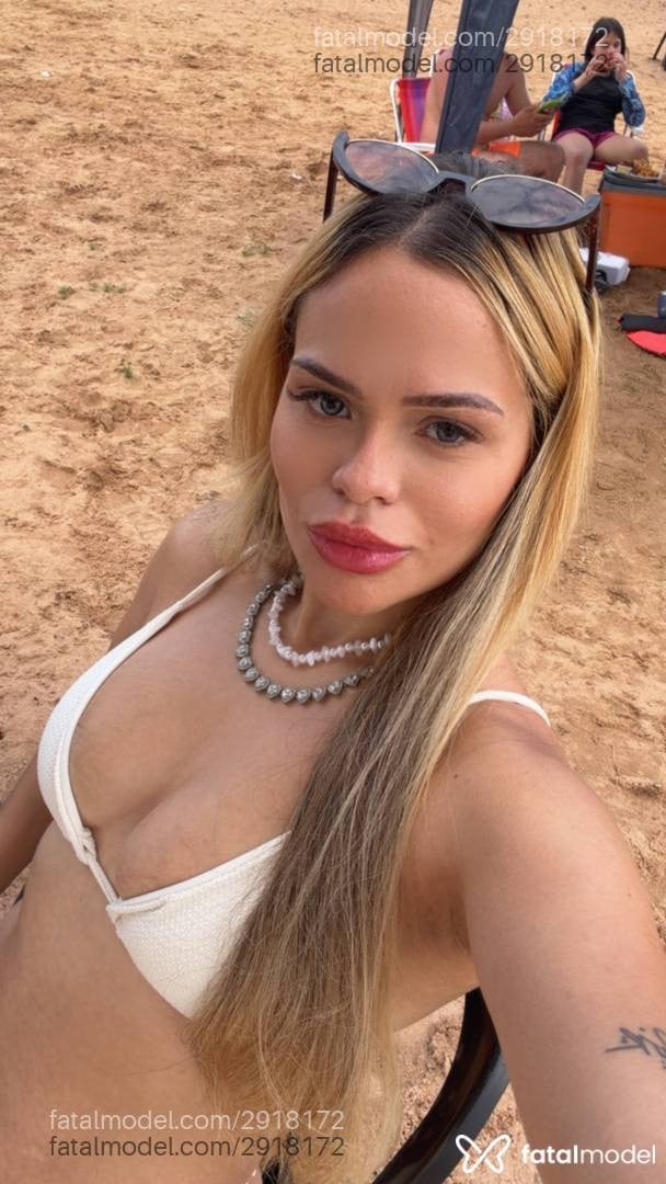 Acompanhante mulher loira (o) de olhos pretos - Laura