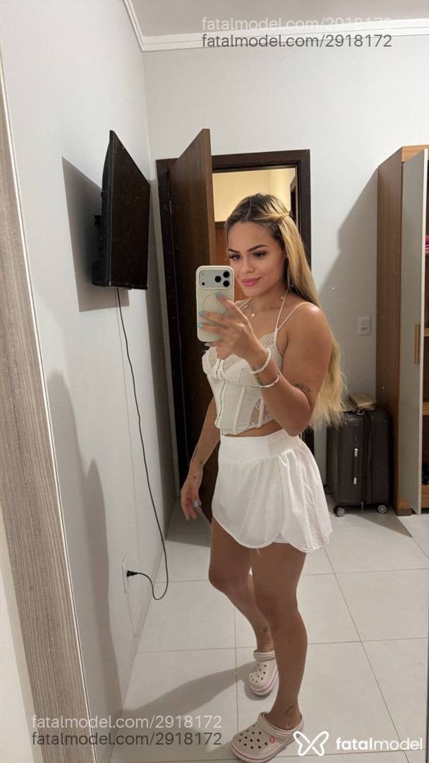 Acompanhante mulher loira (o) de olhos pretos - Laura Sitte