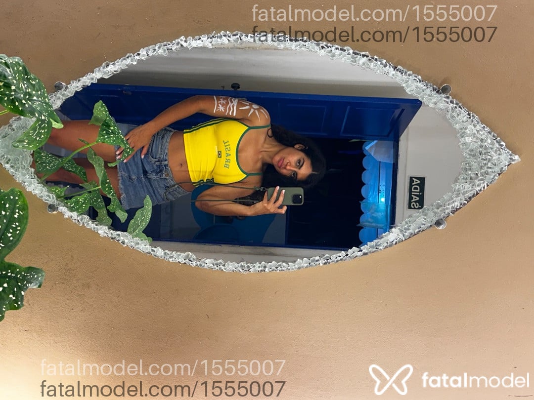 Acompanhante mulher com cabelo castanho de olhos castanhos - Ludovica Acompanhante mulher com cabelo castanho de olhos castanhos - Ludovica
