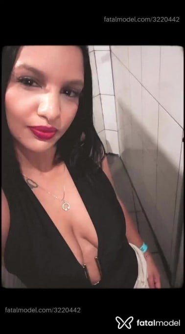 Acompanhante mulher loira (o) de olhos castanhos - Larissa Acompanhante mulher loira (o) de olhos castanhos - Larissa