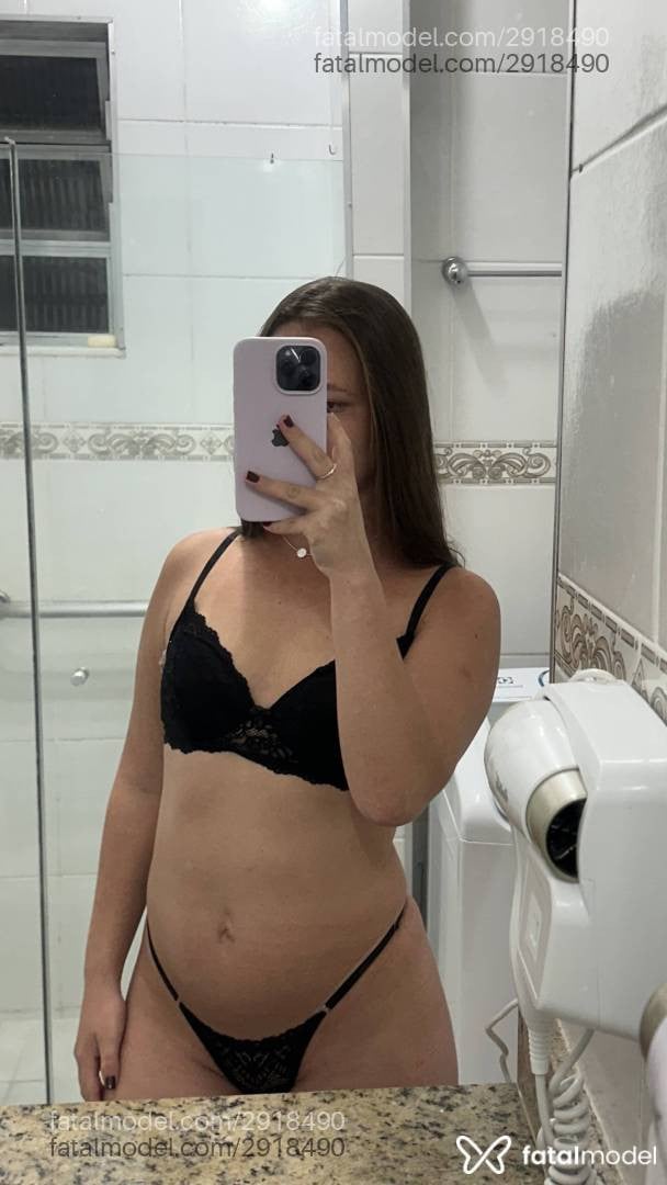 Acompanhante mulher loira (o) de olhos castanhos - Rafaela
