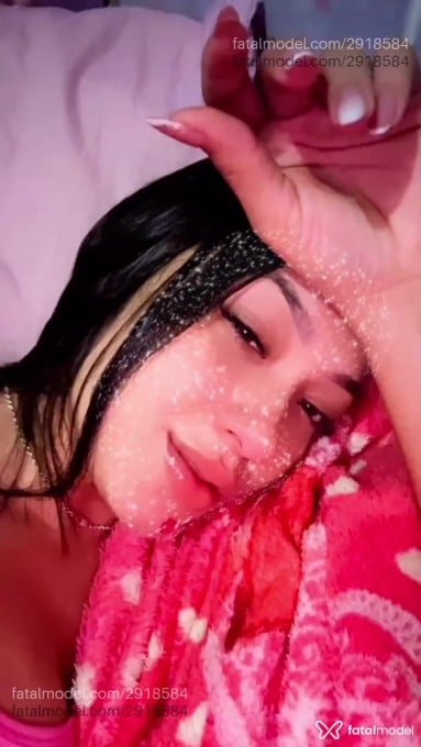 Acompanhante mulher morena (o) de olhos castanhos - Japah Acompanhante mulher morena (o) de olhos castanhos - Japah