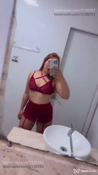 Acompanhante mulher ruiva (o) de olhos mel em Jussara Acompanhante mulher ruiva (o) de olhos mel em Jussara - Ariel Ferrari