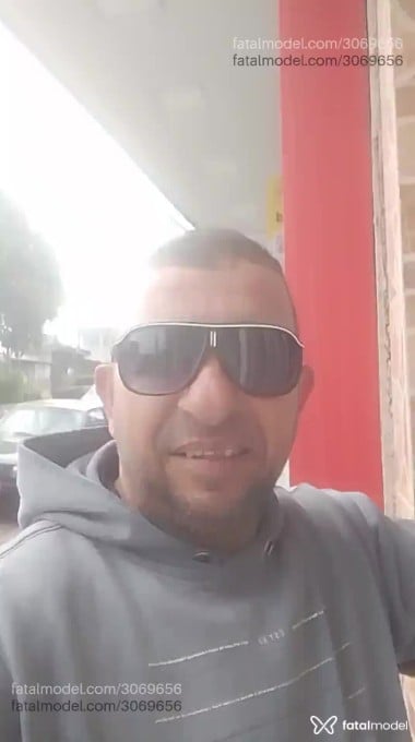 Acompanhante homem com cabelo castanho de olhos pretos - Jhonny Acompanhante homem com cabelo castanho de olhos pretos - Jhonny