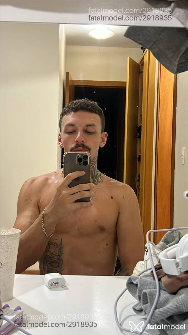 Acompanhante homem loira (o) de olhos castanhos em Virtual - Dallas