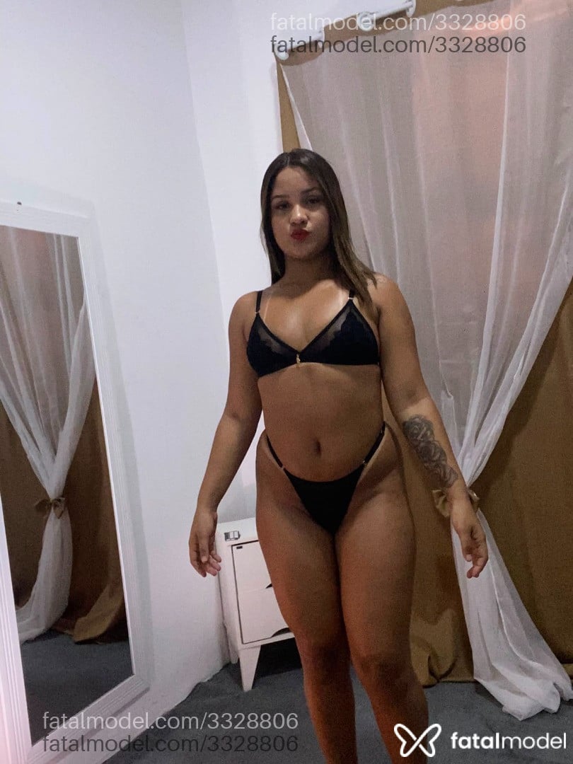 Acompanhante mulher com cabelo castanho de olhos castanhos em Fortaleza Acompanhante mulher com cabelo castanho de olhos castanhos em Fortaleza - Thalita