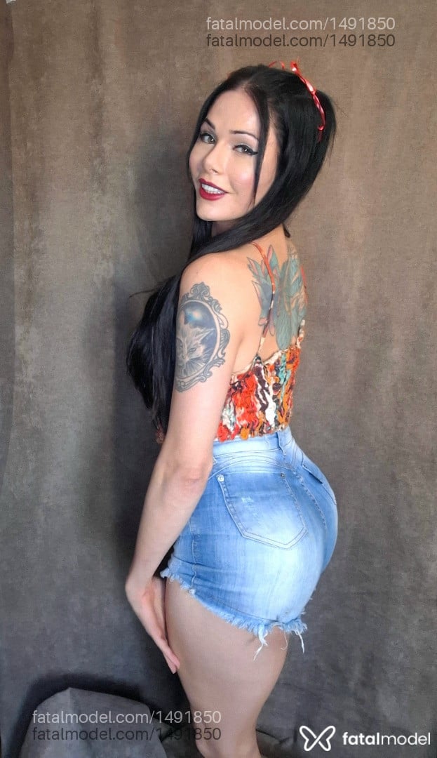 Acompanhante mulher trans com cabelo castanho de olhos mel em Jaú - Milly Regina