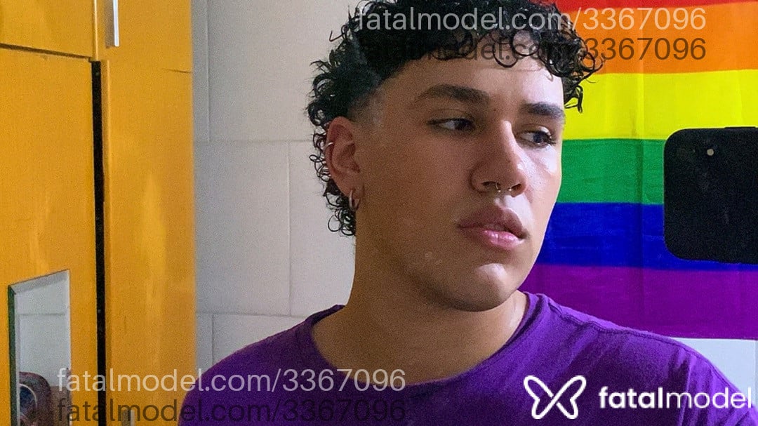 Acompanhante homem morena (o) de olhos castanhos em São José - Vinicius