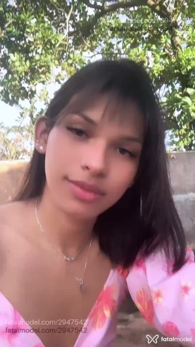 Acompanhante mulher trans morena (o) de olhos castanhos - Nabi