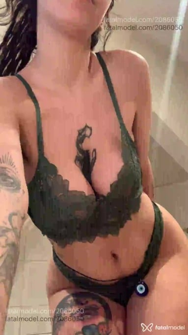 Acompanhante mulher com cabelo castanho de olhos castanhos - Pucca Devil Acompanhante mulher com cabelo castanho de olhos castanhos - Pucca Devil