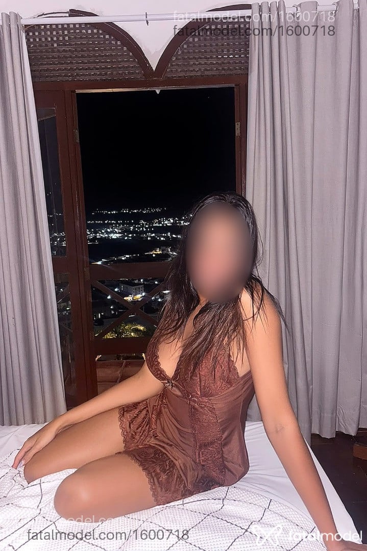 Acompanhante mulher com cabelo castanho de olhos castanhos em Cambuí - Paola Steele