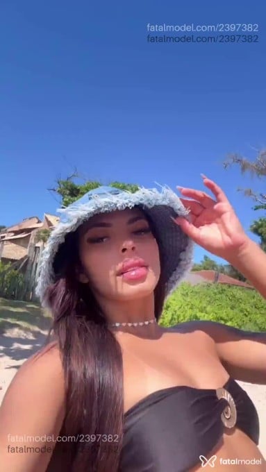 Acompanhante mulher com cabelo castanho de olhos pretos em Penha Acompanhante mulher com cabelo castanho de olhos pretos em Penha - Melissa Fonseca