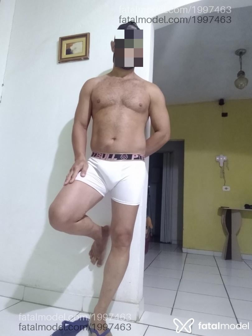 Acompanhante homem morena (o) de olhos castanhos - Solteiro