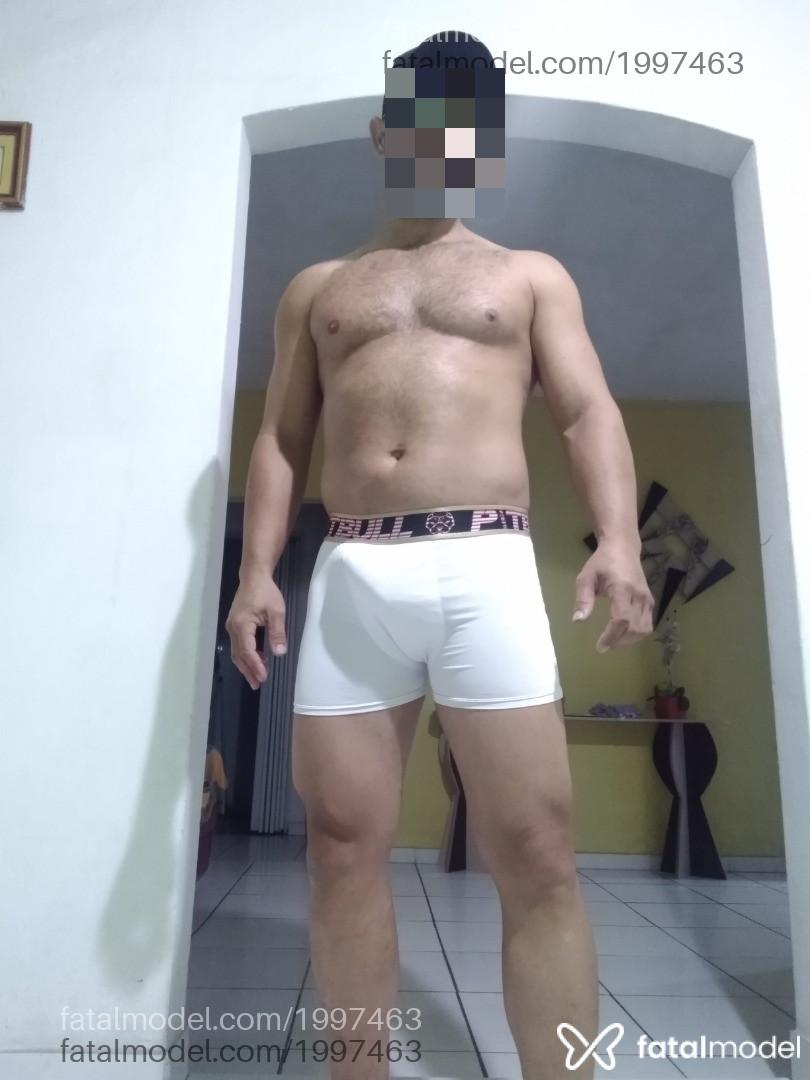 Acompanhante homem morena (o) de olhos castanhos - Solteiro