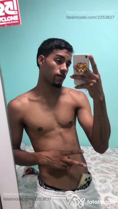 Acompanhante homem morena (o) de olhos castanhos em Virtual - Mateus