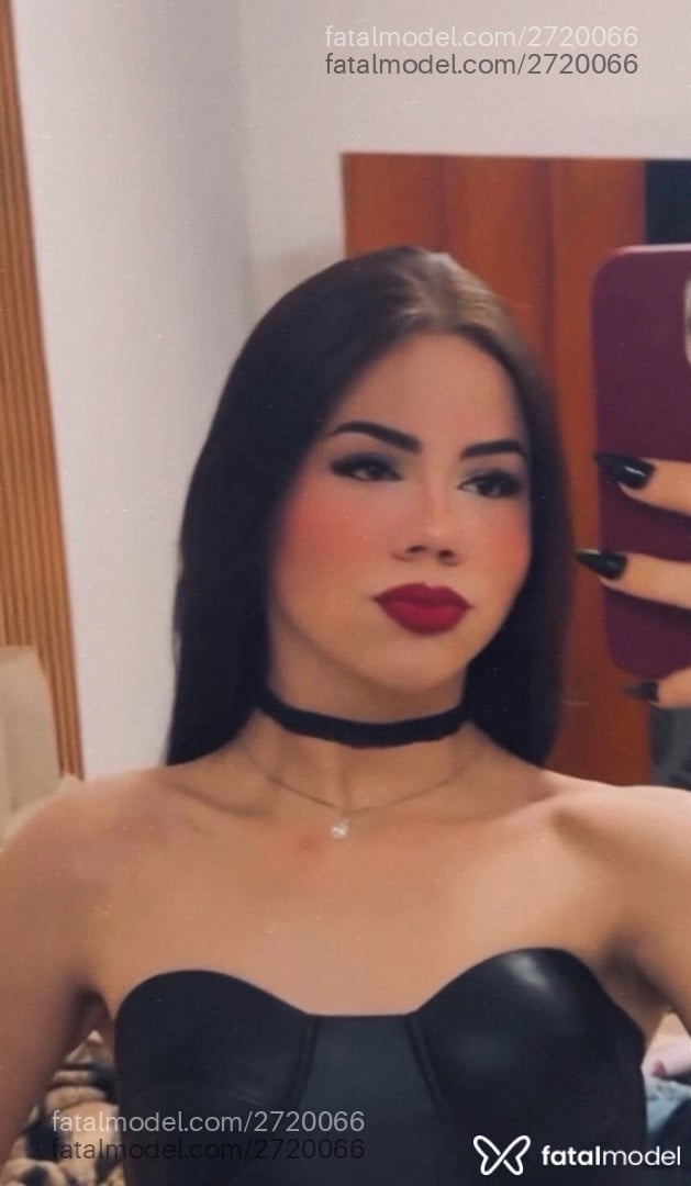 Acompanhante mulher trans com cabelo castanho de olhos castanhos em Ribeirão das Neves - Mirella Santos