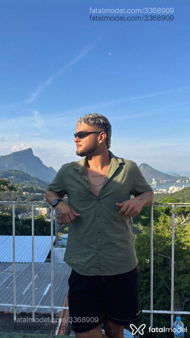 Acompanhante homem com cabelo castanho de olhos castanhos em São Mateus - Vitin