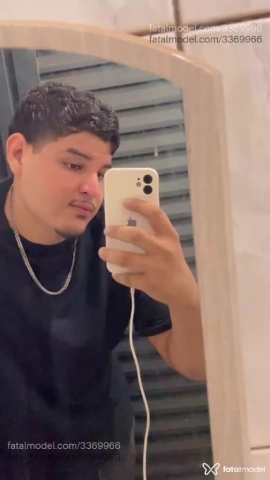 Acompanhante homem com cabelo castanho de olhos castanhos - Silva Acompanhante homem com cabelo castanho de olhos castanhos - Silva