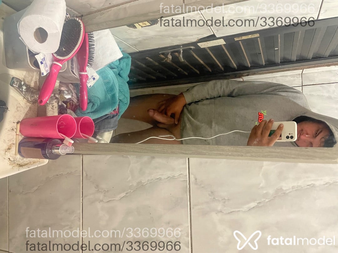 Acompanhante homem com cabelo castanho de olhos castanhos - Silva Acompanhante homem com cabelo castanho de olhos castanhos - Silva