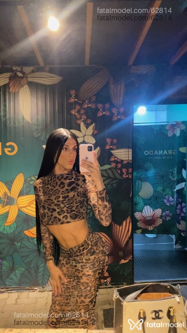 Acompanhante mulher trans morena (o) de olhos castanhos - TONTON