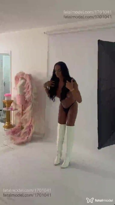Acompanhante mulher trans com cabelo castanho de olhos castanhos em Santos - Carla Sampaio