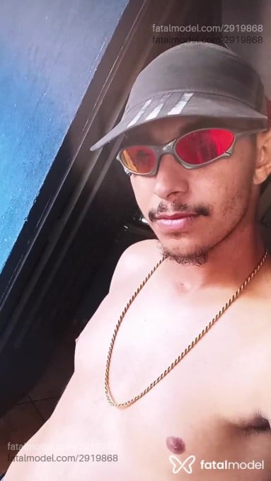 Acompanhante homem sem cabelo de olhos castanhos - Fer