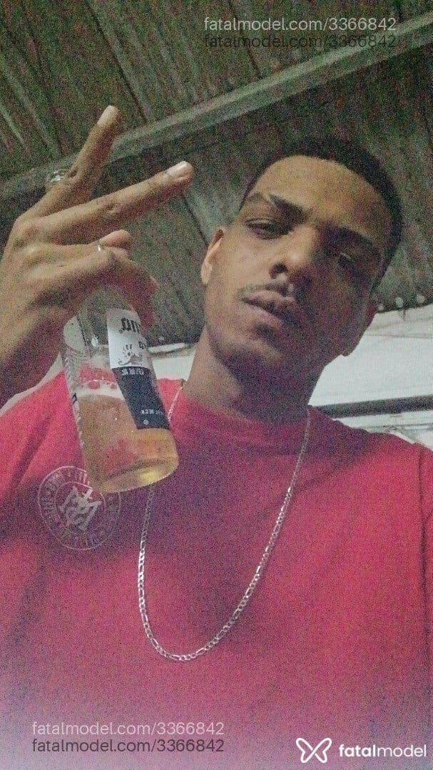 Acompanhante homem com cabelo castanho de olhos pretos em Formosa Acompanhante homem com cabelo castanho de olhos pretos em Formosa - Snts Silva