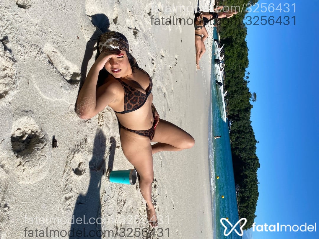 Acompanhante mulher morena (o) de olhos castanhos em Araxá - Renata