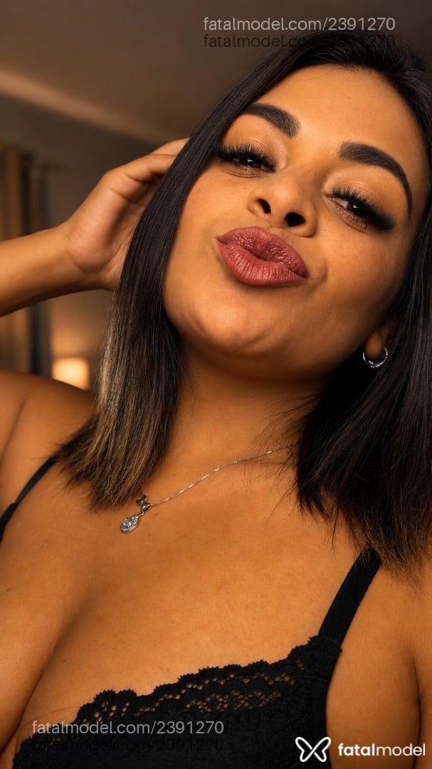 Acompanhante mulher morena (o) de olhos castanhos em Balneário Camboriú Acompanhante mulher morena (o) de olhos castanhos em Balneário Camboriú - ísis Froes