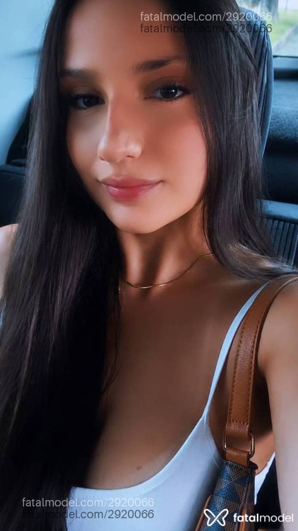 Acompanhante mulher com cabelo castanho de olhos castanhos em São José dos Campos - Zahra
