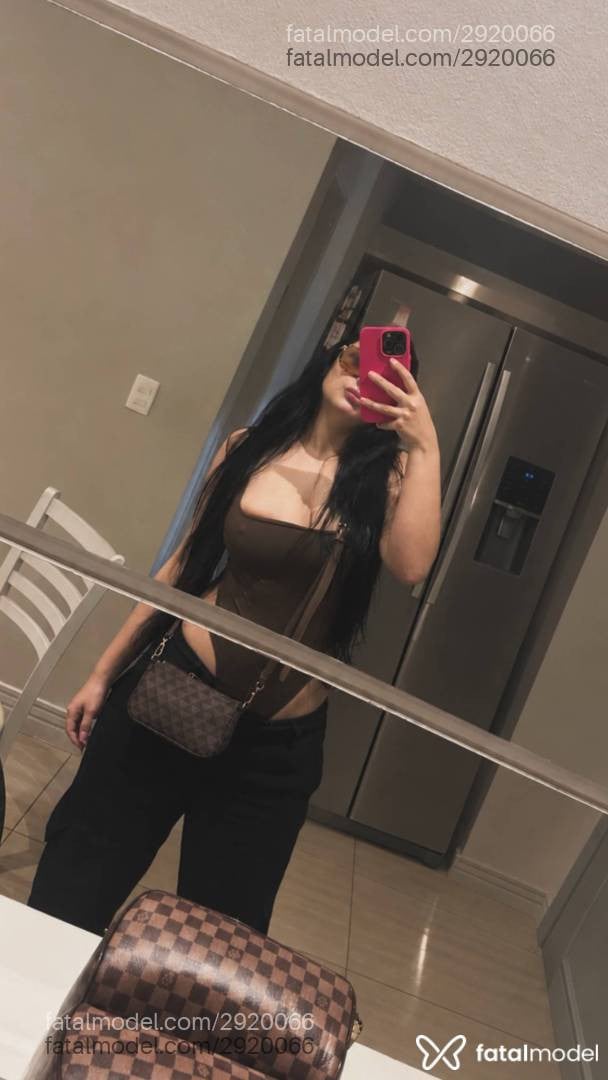 Acompanhante mulher com cabelo castanho de olhos castanhos - Zahra