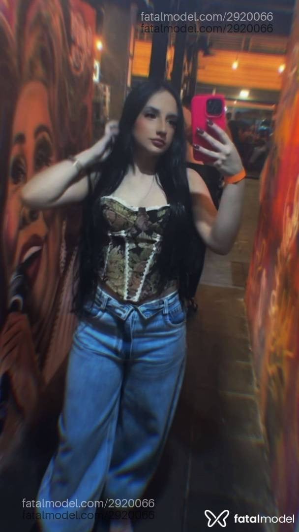 Acompanhante mulher com cabelo castanho de olhos castanhos - Zahra