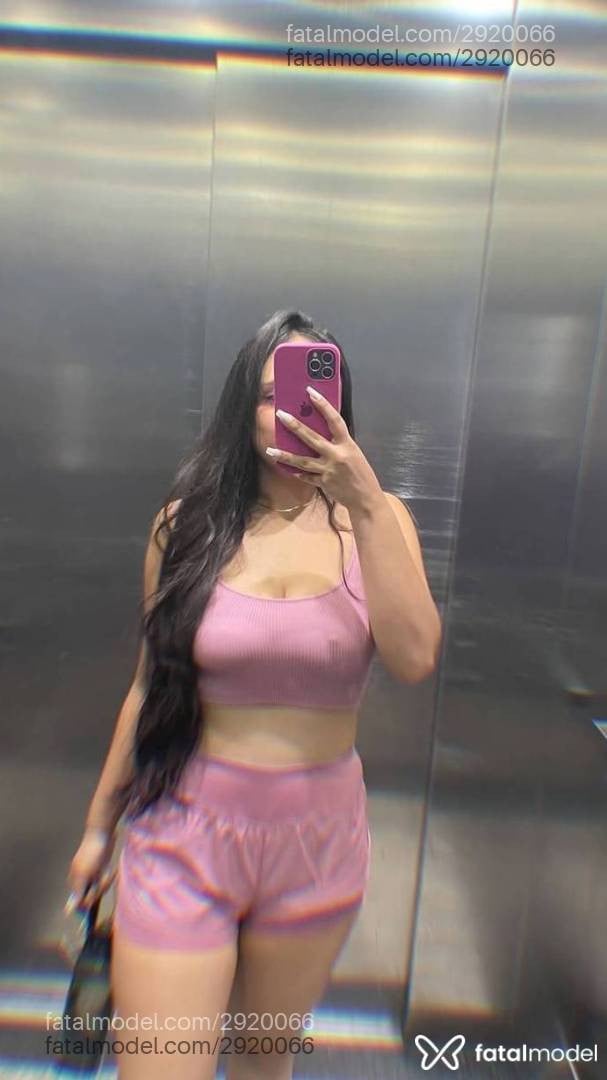 Acompanhante mulher com cabelo castanho de olhos castanhos - Zahra Acompanhante mulher com cabelo castanho de olhos castanhos - Zahra