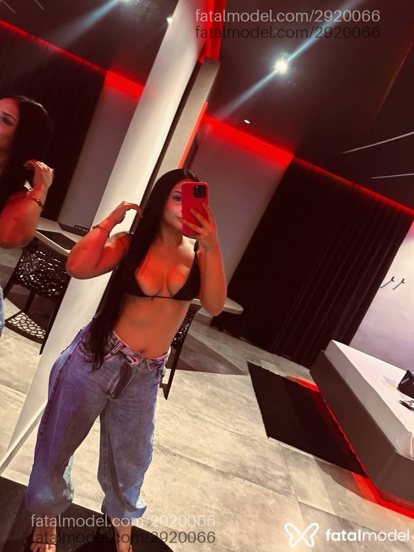 Acompanhante mulher com cabelo castanho de olhos castanhos - Zahra