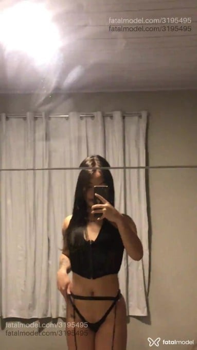 Acompanhante mulher trans com cabelo castanho de olhos castanhos em Curitiba - Alana Souza