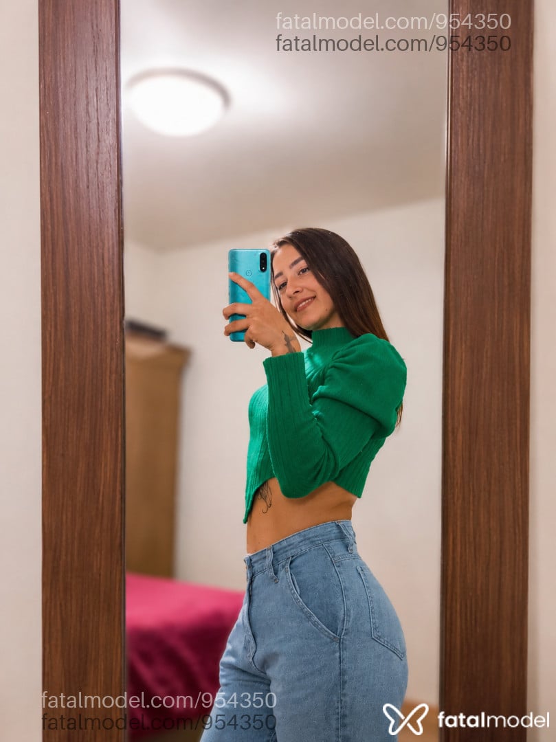 Acompanhante mulher com cabelo castanho de olhos verdes em Pelotas - Renata Ferreira