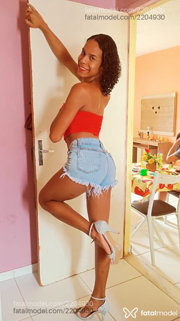 Acompanhante mulher trans morena (o) de olhos castanhos em Senhor do Bonfim - Isabel