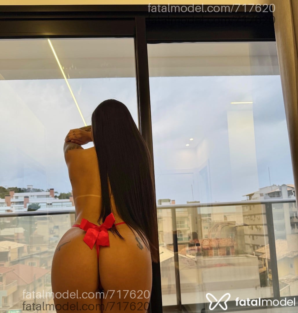 Acompanhante mulher com cabelo castanho de olhos castanhos em Bombinhas - Carolina