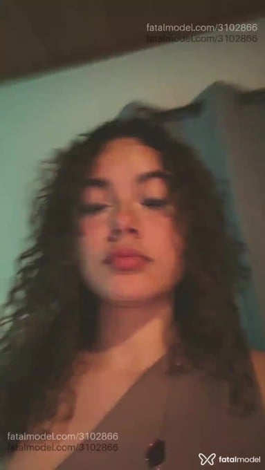 Acompanhante mulher com cabelo castanho de olhos pretos - Sunshine