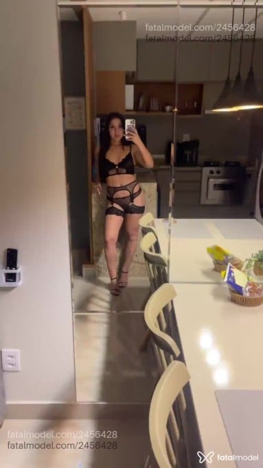 Acompanhante mulher com cabelo castanho de olhos castanhos em Brasília - Clara Rebeck