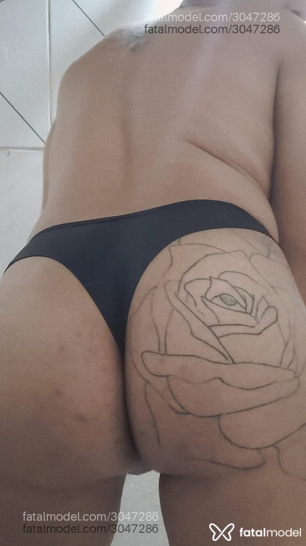 Acompanhante não-binário morena (o) de olhos pretos em Francisco Morato - Juu Juu