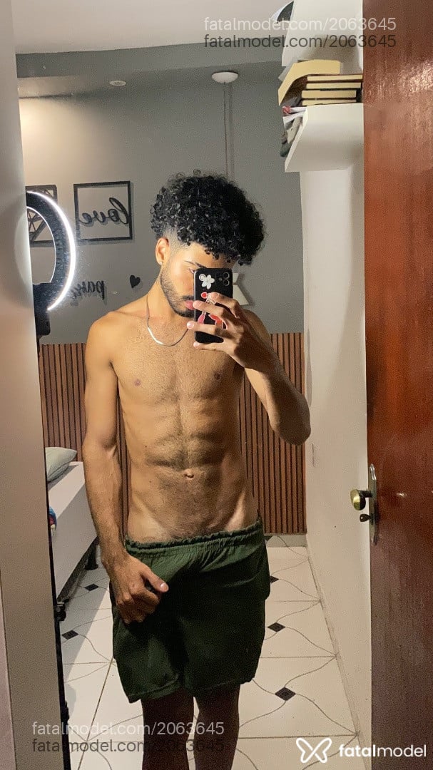 Acompanhante homem morena (o) de olhos pretos em Virtual - Estevan