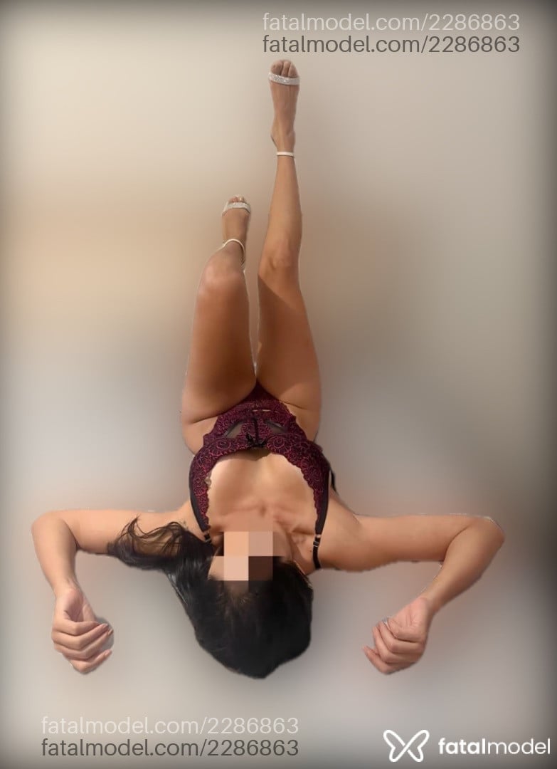 Acompanhante mulher com cabelo castanho de olhos castanhos em Londrina - Cristal