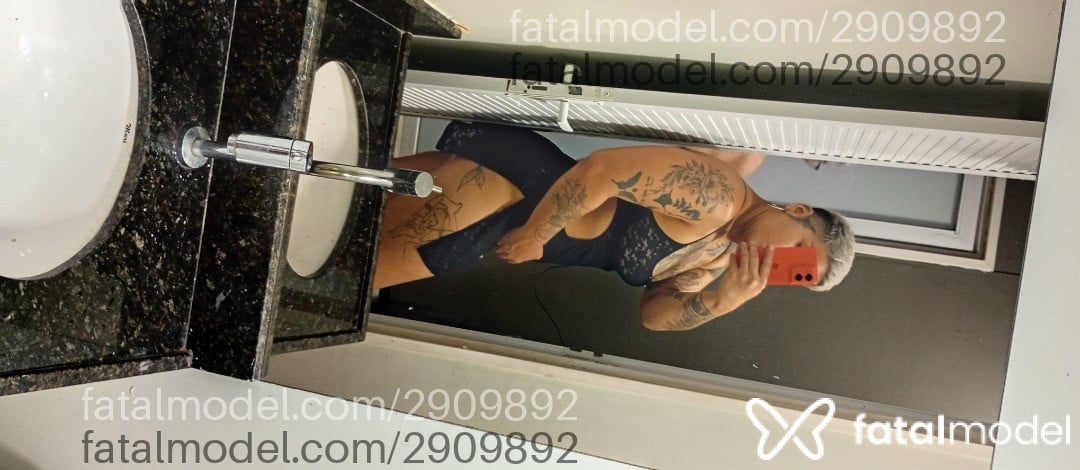 Acompanhante mulher com cabelo grisalho de olhos mel em Fortaleza - Aylla