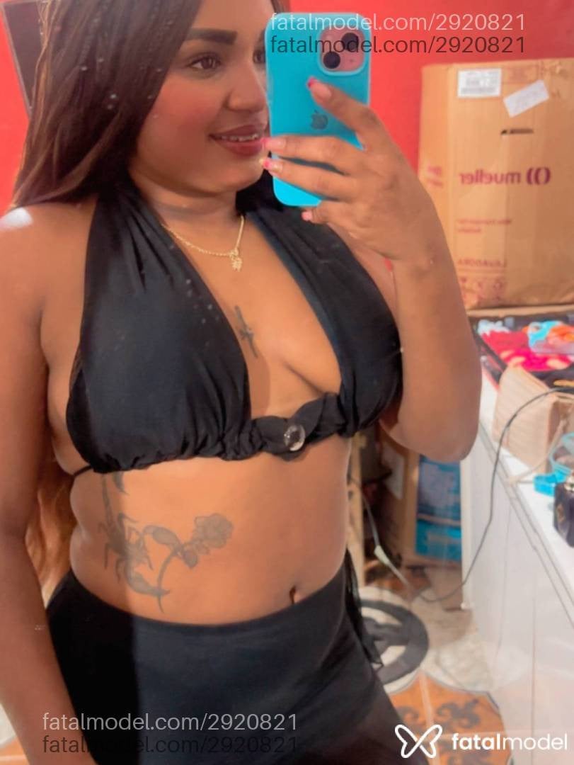 Acompanhante mulher morena (o) de olhos pretos - Morena