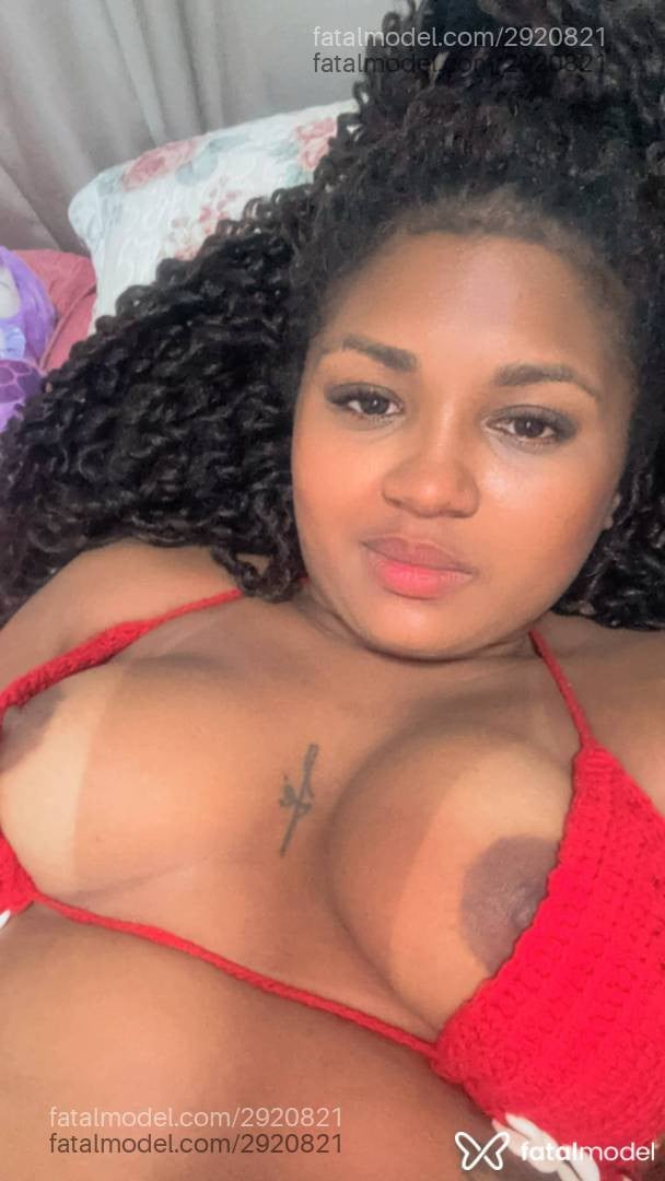 Acompanhante mulher morena (o) de olhos pretos - Maria Dias