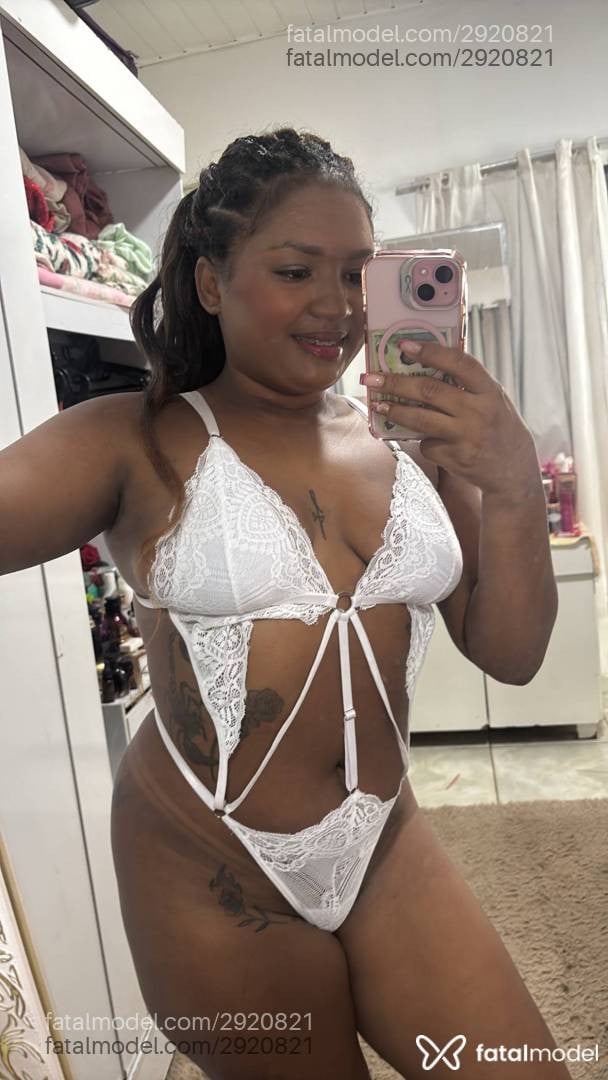 Acompanhante mulher morena (o) de olhos pretos - Morena