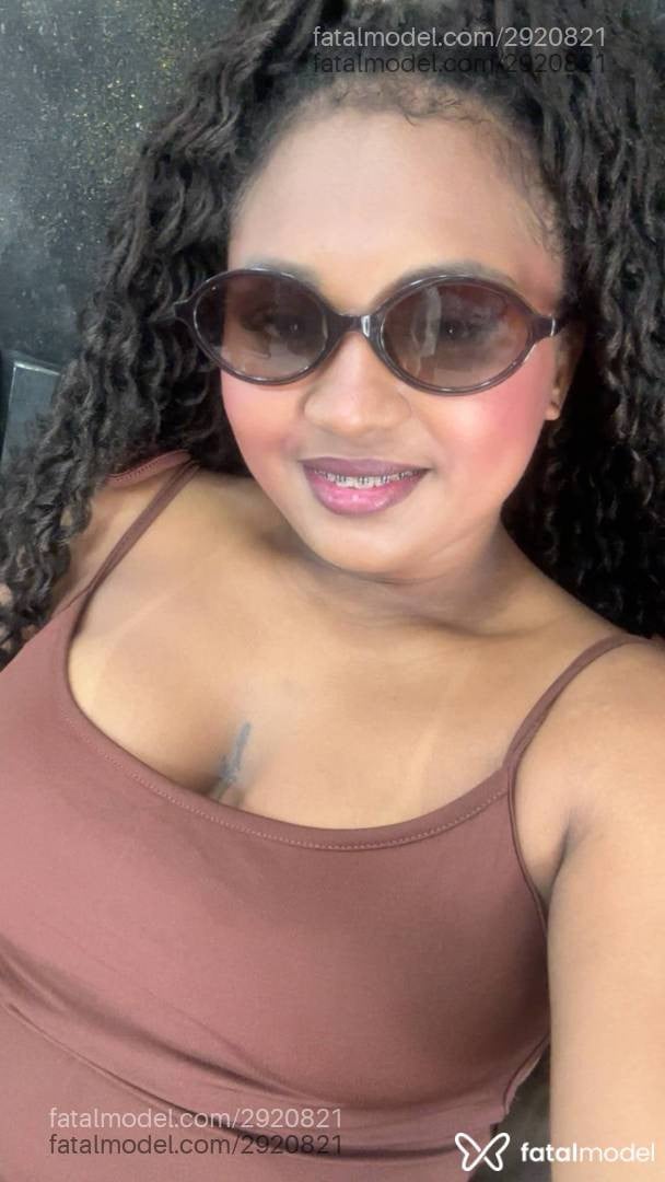 Acompanhante mulher morena (o) de olhos pretos - Maria Dias