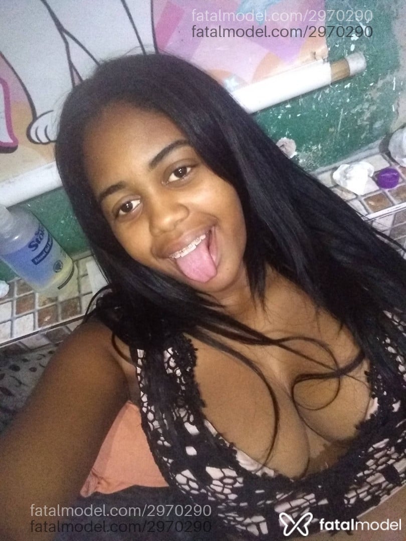 Acompanhante mulher morena (o) de olhos pretos em Virtual - Lorena
