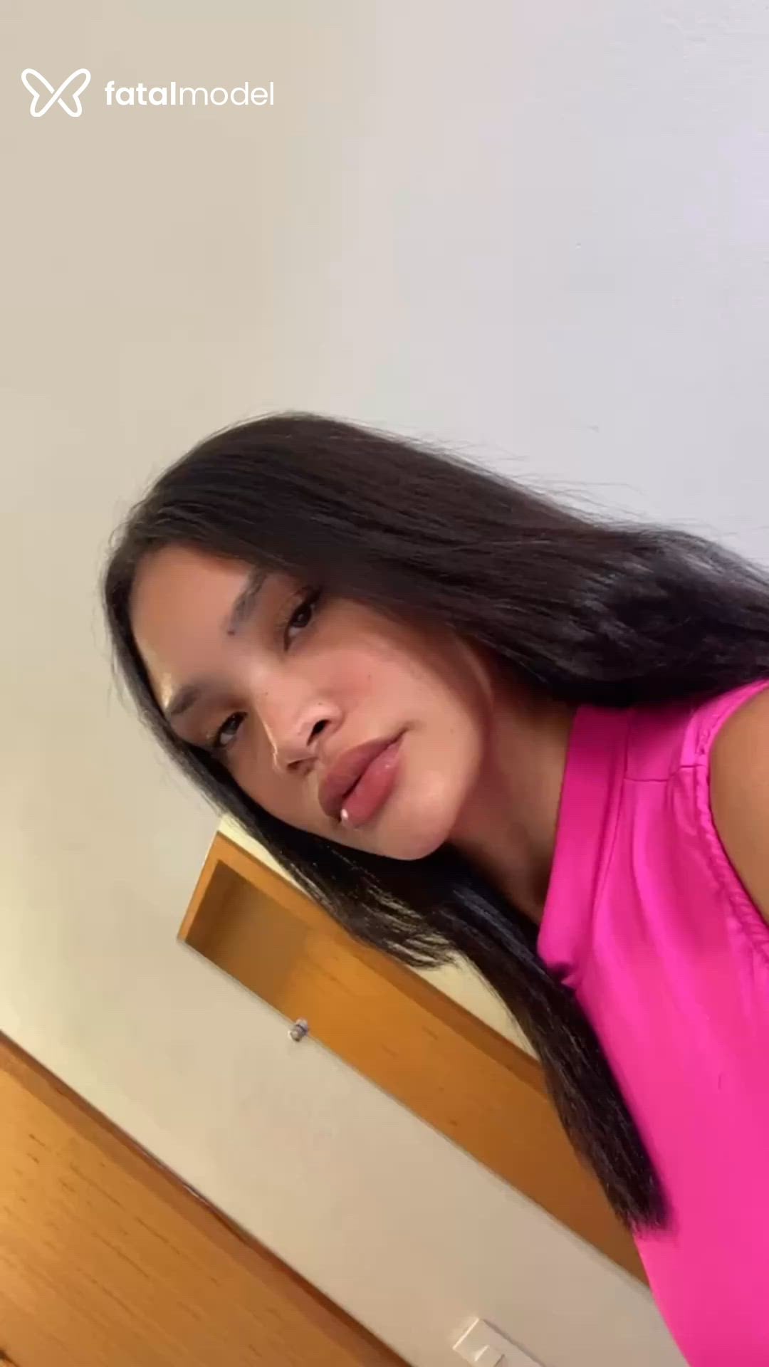 Acompanhante mulher morena (o) de olhos castanhos - Eloa